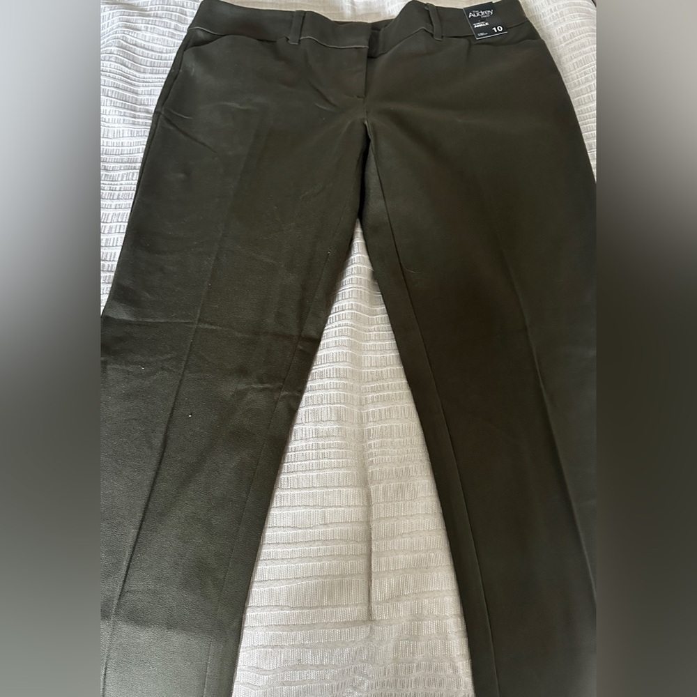 New York and Company Hunter Green Ankle Length Pants Size 10